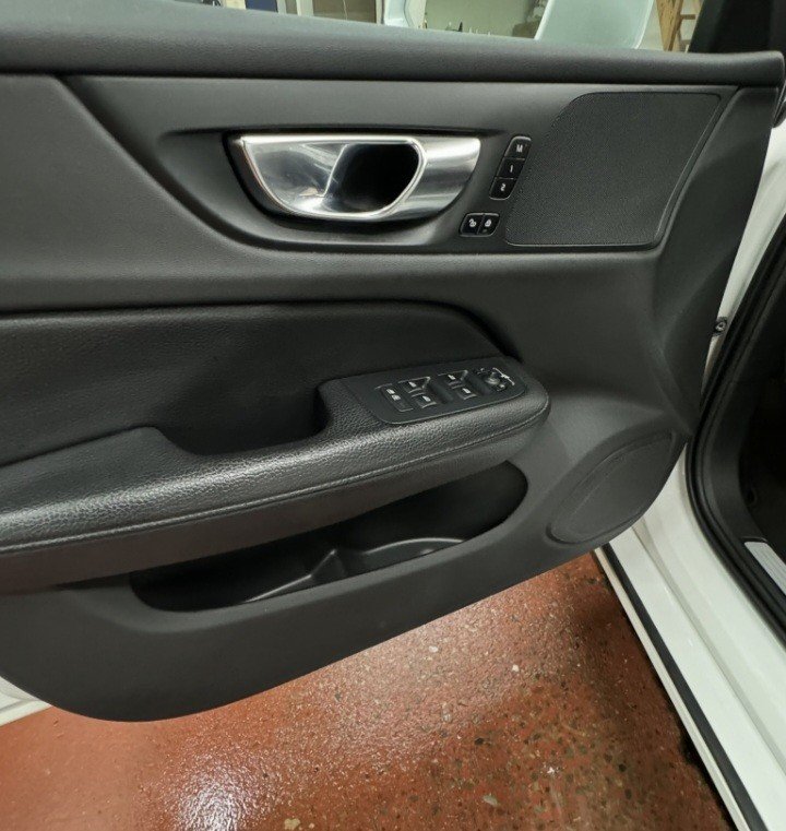2021 Volvo V60 T6 AWD in Montague, Prince Edward Island - 8 - w1024h768px