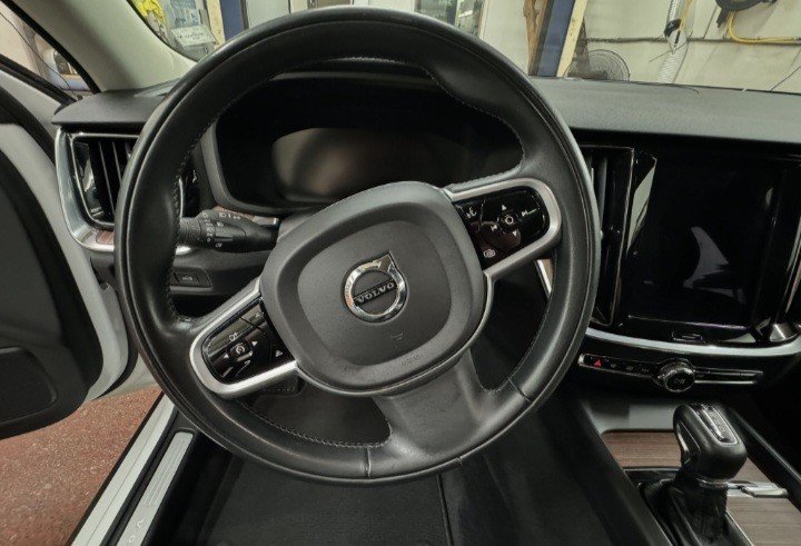 2021 Volvo V60 T6 AWD in Montague, Prince Edward Island - 11 - w1024h768px