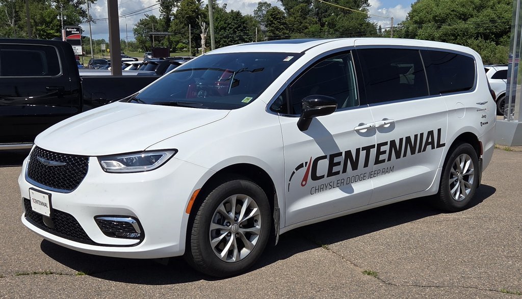 2026 Chrysler Pacifica Select in Montague, Prince Edward Island - 2 - w1024h768px