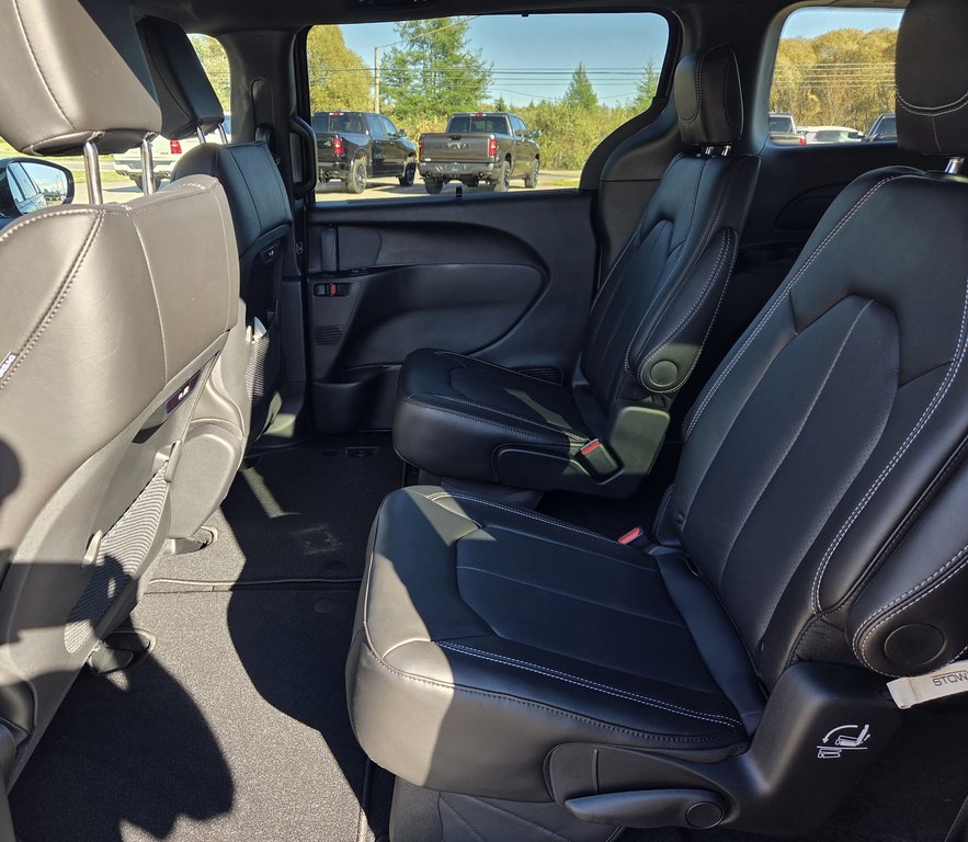 2027 Chrysler Pacifica SELECT AWD in Montague, Prince Edward Island - 10 - w1024h768px