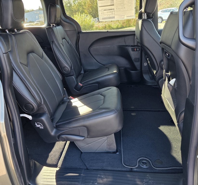 2027 Chrysler Pacifica SELECT AWD in Montague, Prince Edward Island - 14 - w1024h768px