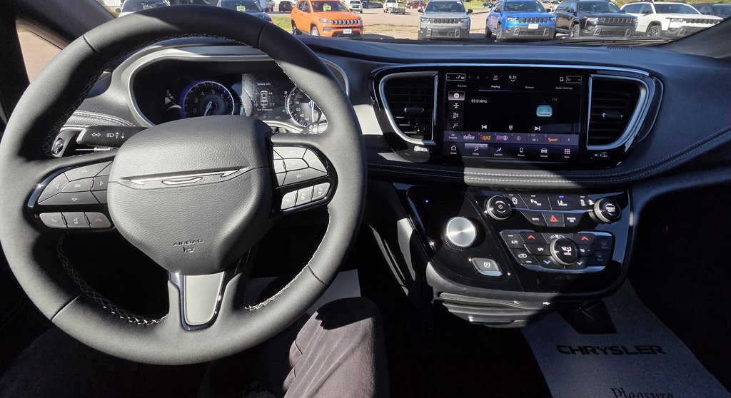 2027 Chrysler Pacifica SELECT AWD in Montague, Prince Edward Island - 16 - w1024h768px
