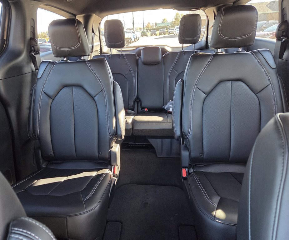 2027 Chrysler Pacifica SELECT AWD in Montague, Prince Edward Island - 11 - w1024h768px