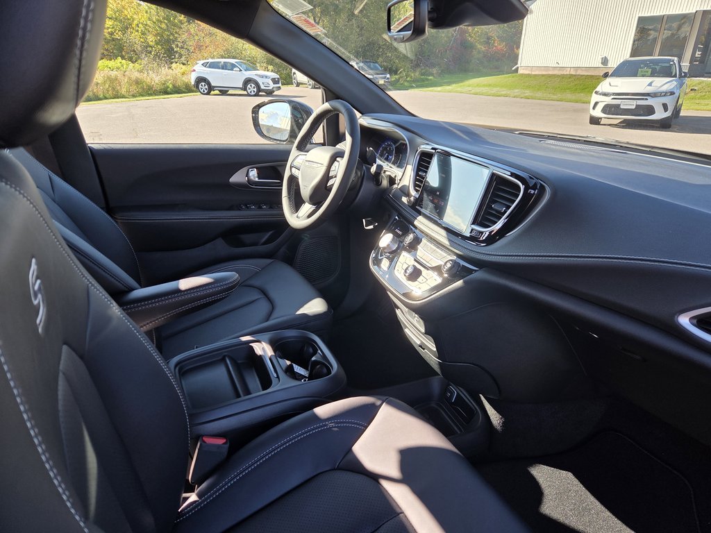2027 Chrysler Pacifica SELECT AWD in Montague, Prince Edward Island - 15 - w1024h768px