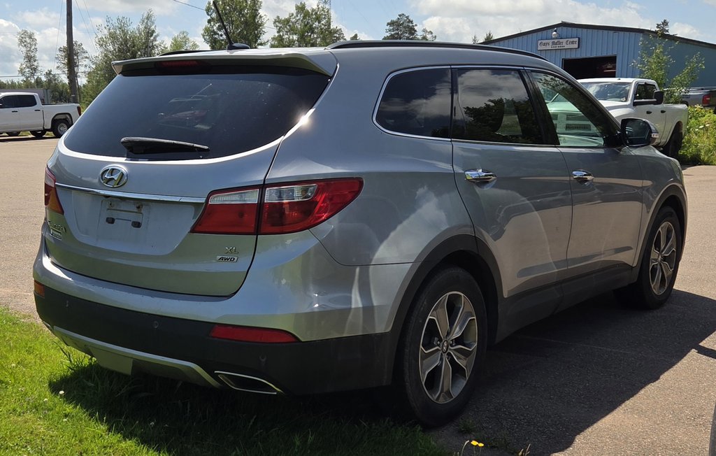 2015 Hyundai Santa Fe XL Luxury AWD in Montague, Prince Edward Island - 4 - w1024h768px