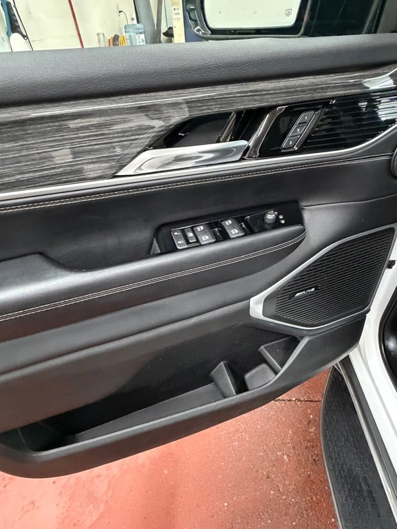 2022 Jeep Wagoneer Series III 4x4 in Montague, Prince Edward Island - 8 - w1024h768px