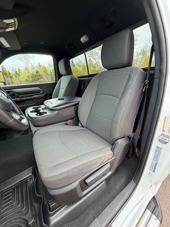 Ram 3500 Tradesman 2023 à Montague, Île-du-Prince-Édouard - 10 - w1024h768px