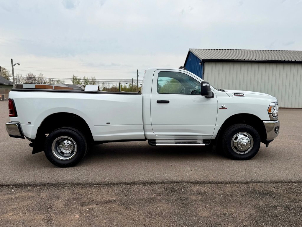 Ram 3500 Tradesman 2023 à Montague, Île-du-Prince-Édouard - 4 - w1024h768px
