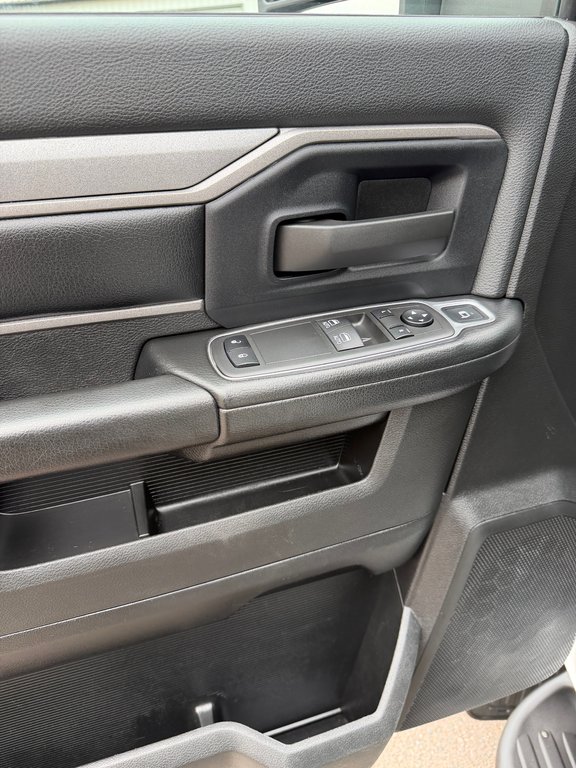 Ram 3500 Tradesman 2023 à Montague, Île-du-Prince-Édouard - 8 - w1024h768px