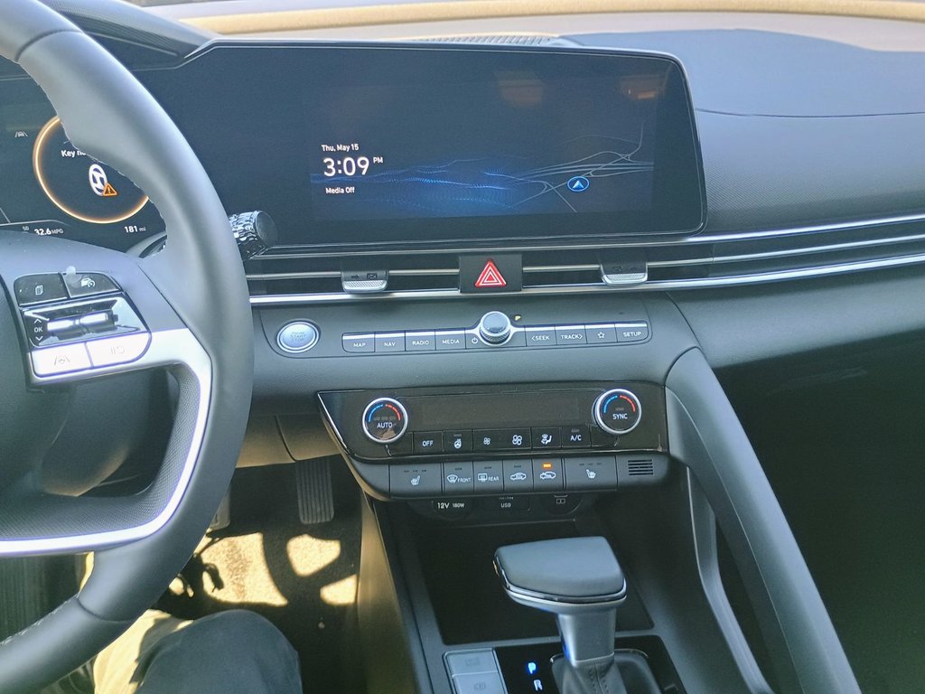 2025 Hyundai Elantra PREFERRED in New Glasgow, Nova Scotia - 10 - w1024h768px