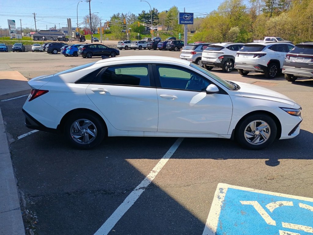 Hyundai Elantra ESSENTIAL 2025 à New Glasgow, Nouvelle-Écosse - 6 - w1024h768px