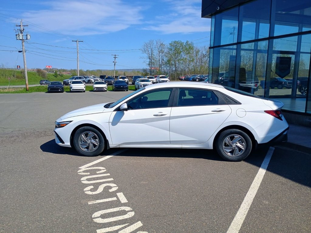 Hyundai Elantra ESSENTIAL 2025 à New Glasgow, Nouvelle-Écosse - 2 - w1024h768px