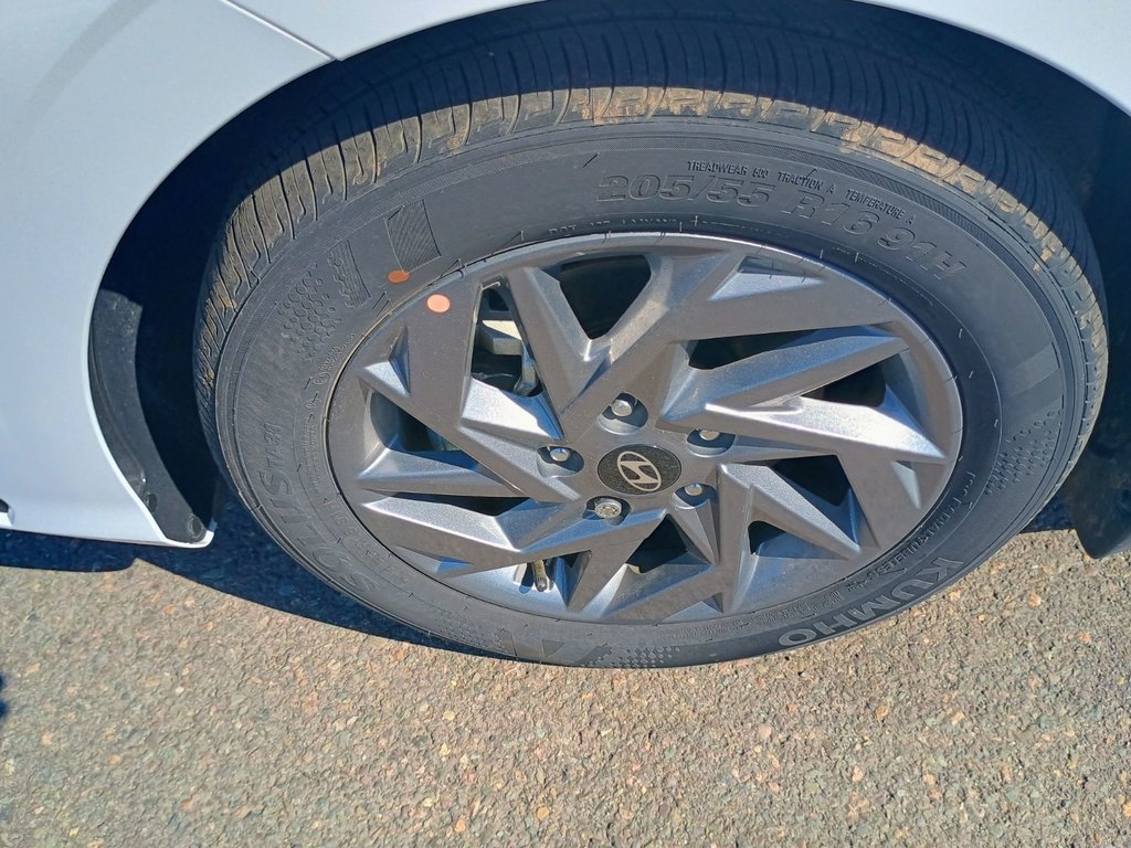 2025 Hyundai Elantra PREFERRED in New Glasgow, Nova Scotia - 14 - w1024h768px