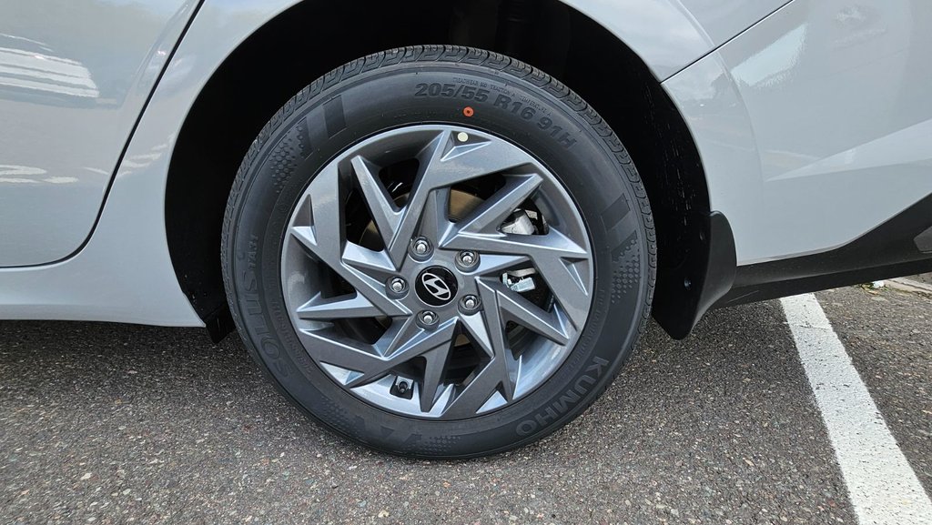 2025 Hyundai Elantra PREFERRED in New Glasgow, Nova Scotia - 13 - w1024h768px
