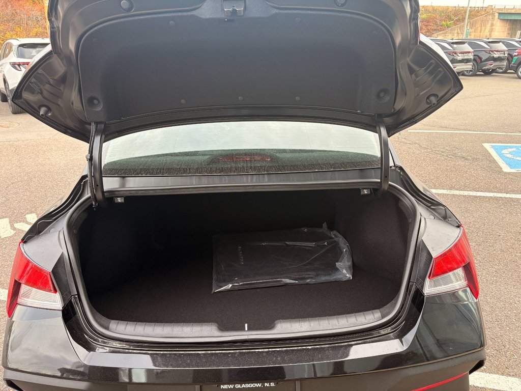 Hyundai ELANTRA ESSENTIAL 2025 à New Glasgow, Nouvelle-Écosse - 5 - w1024h768px