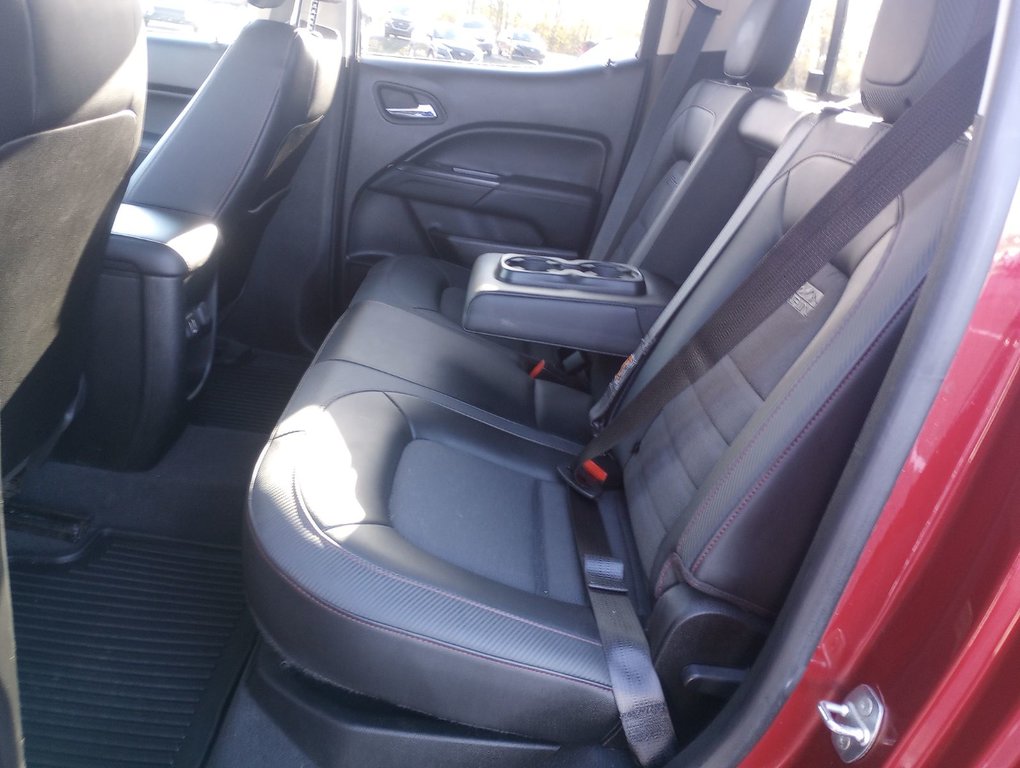 2019  Canyon 4WD ALL TERRAIN W/LEATHER in New Glasgow, Nova Scotia - 10 - w1024h768px