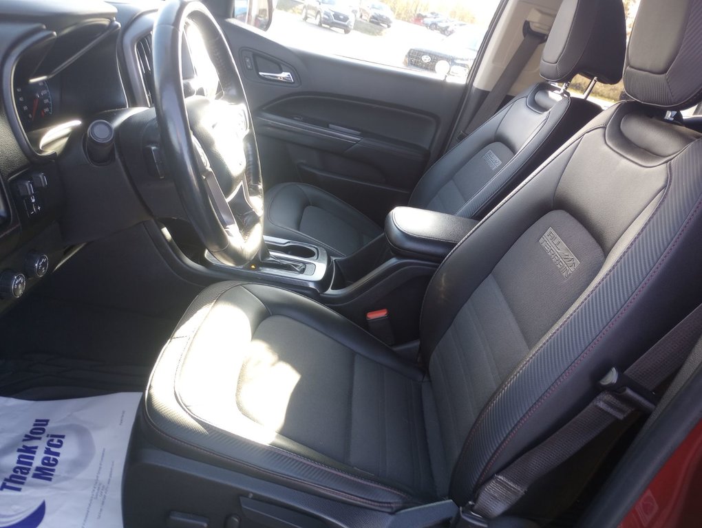 2019  Canyon 4WD ALL TERRAIN W/LEATHER in New Glasgow, Nova Scotia - 9 - w1024h768px