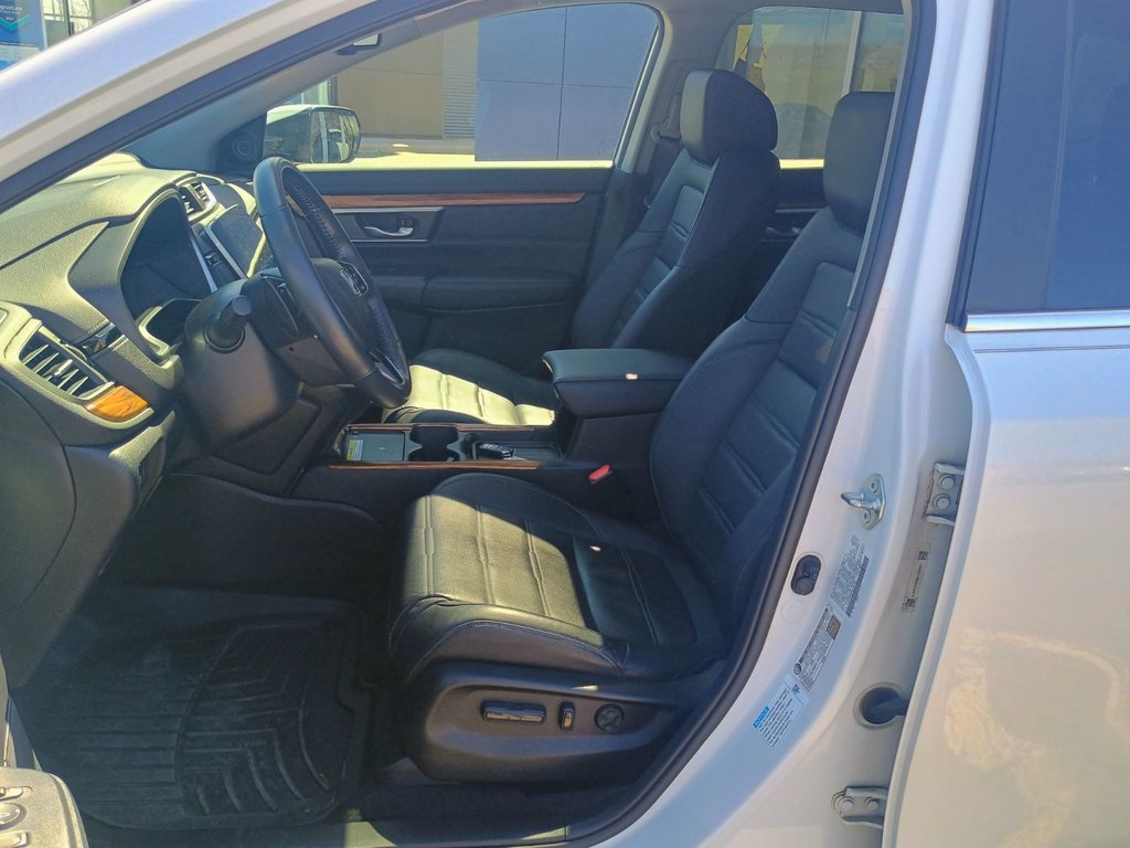 2022 Honda CR-V HYBRID TOURING in New Glasgow, Nova Scotia - 11 - w1024h768px