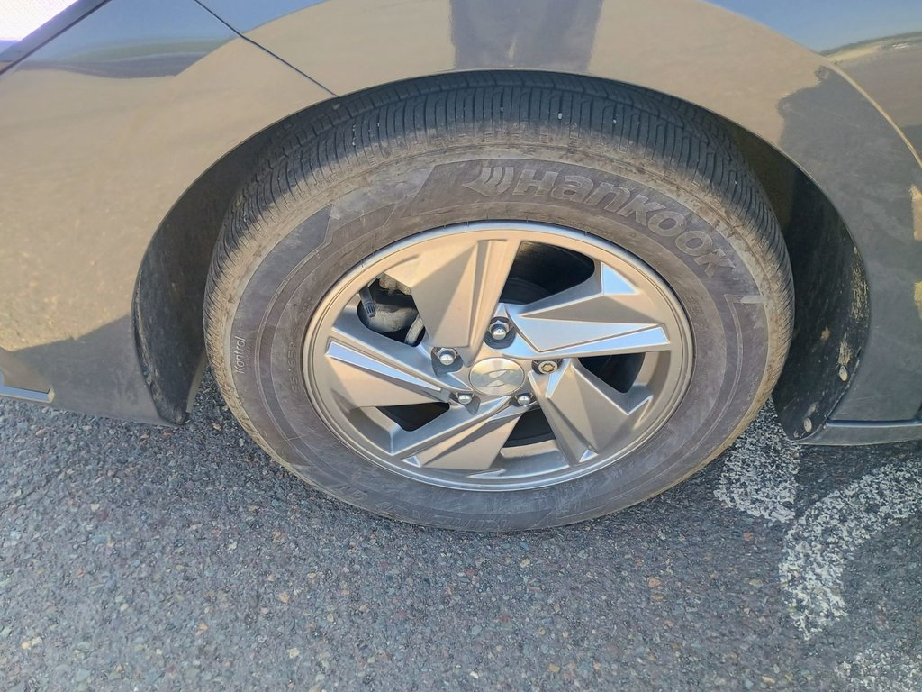 2024 Hyundai ELANTRA ESSENTIAL in New Glasgow, Nova Scotia - 14 - w1024h768px