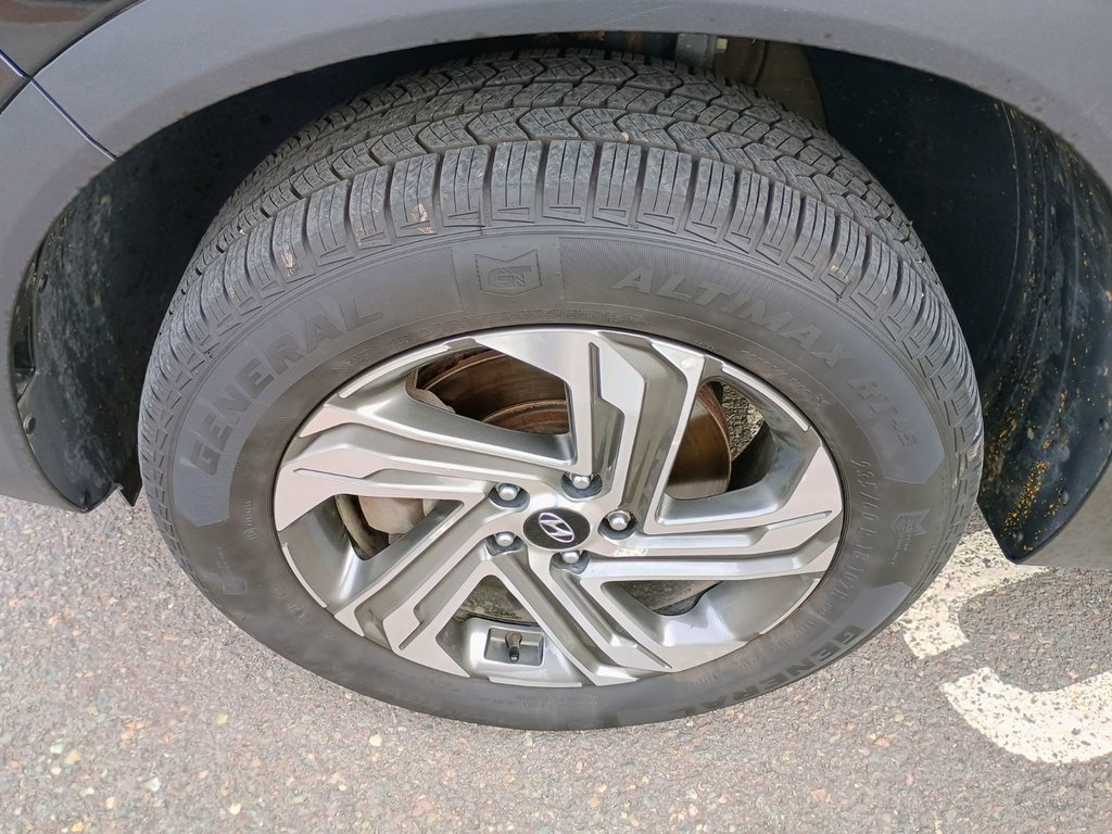 2021 Hyundai SANTA FE ESSENTIAL in New Glasgow, Nova Scotia - 14 - w1024h768px