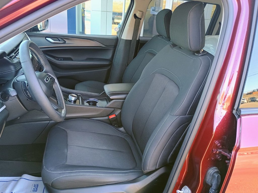 2024 Jeep GRAND CHEROKEE LAREDO in New Glasgow, Nova Scotia - 10 - w1024h768px