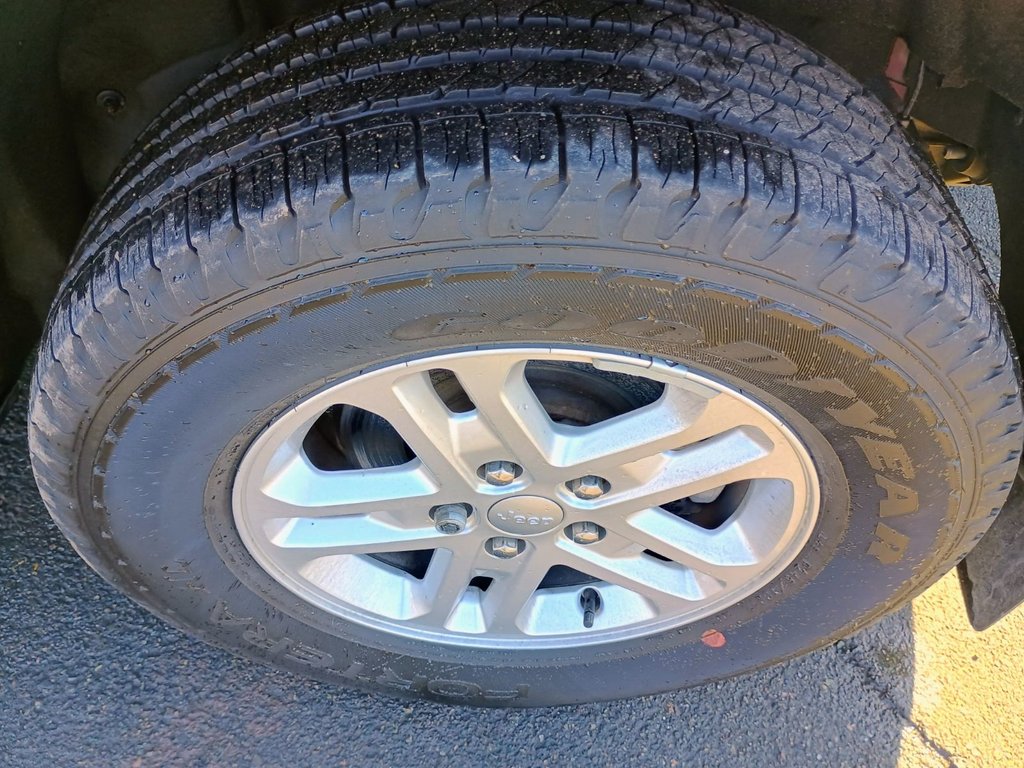 2024 Jeep GRAND CHEROKEE LAREDO in New Glasgow, Nova Scotia - 11 - w1024h768px