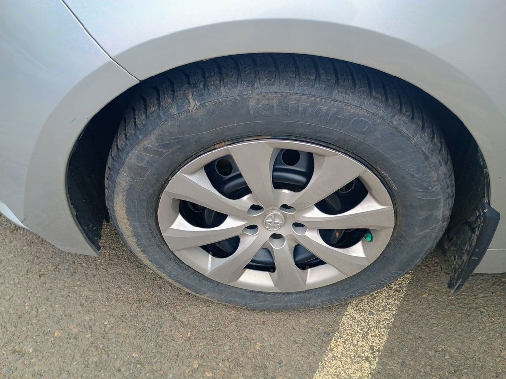 2020 Toyota COROLLA XLE in New Glasgow, Nova Scotia - 14 - w1024h768px