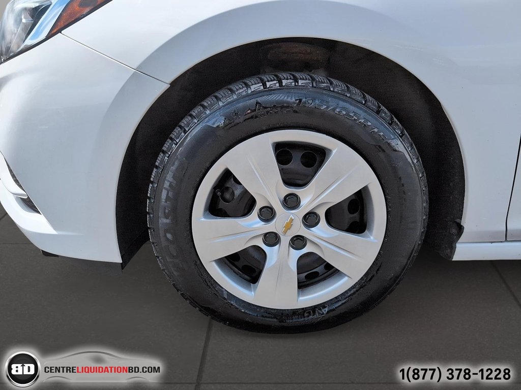 2017 Chevrolet Cruze LS (BAS KM) in Granby, Quebec - 12 - w1024h768px