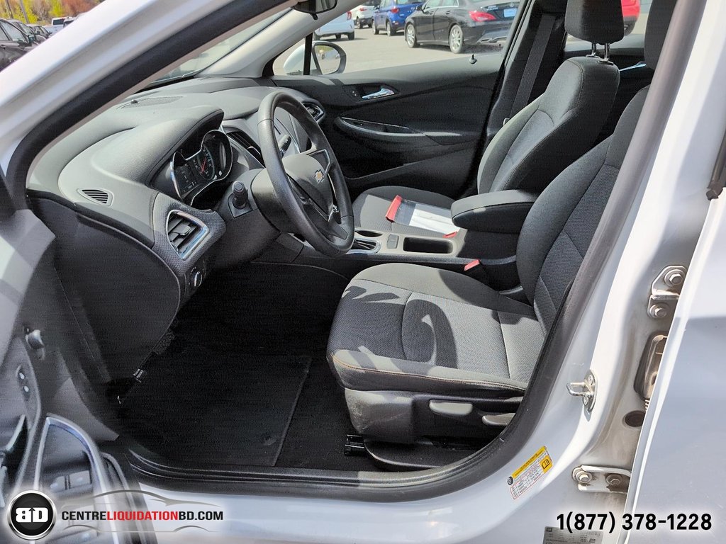 2017 Chevrolet Cruze LS (BAS KM) in Granby, Quebec - 13 - w1024h768px