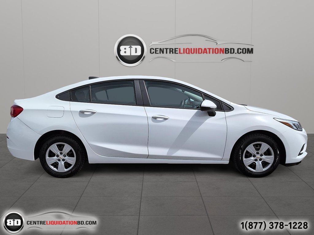 2017 Chevrolet Cruze LS (BAS KM) in Granby, Quebec - 4 - w1024h768px