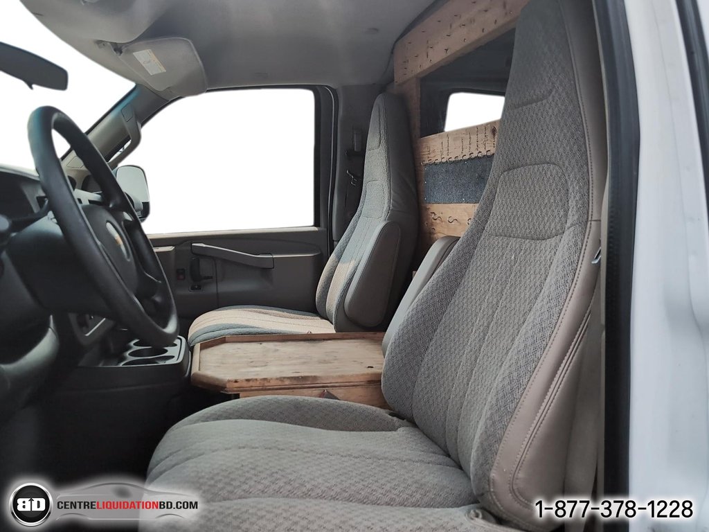 Chevrolet Express Cargo Van  2016 à Granby, Québec - 11 - w1024h768px