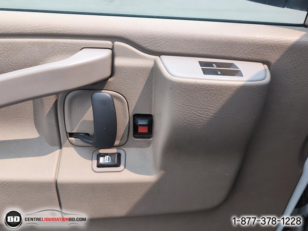 Chevrolet Express Cargo Van  2016 à Granby, Québec - 12 - w1024h768px