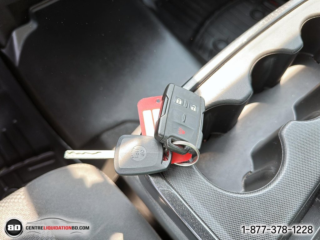 2015 Chevrolet Silverado 1500 LT in Granby, Quebec - 19 - w1024h768px