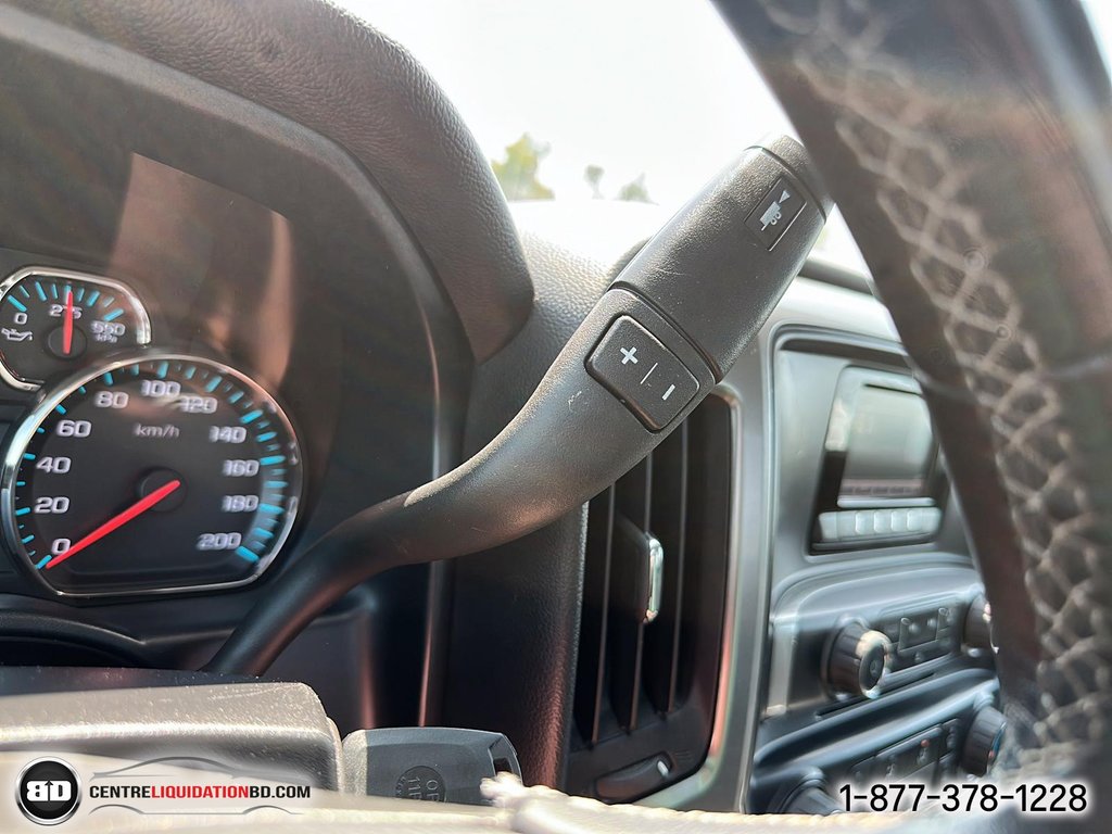 2015 Chevrolet Silverado 1500 LT in Granby, Quebec - 17 - w1024h768px