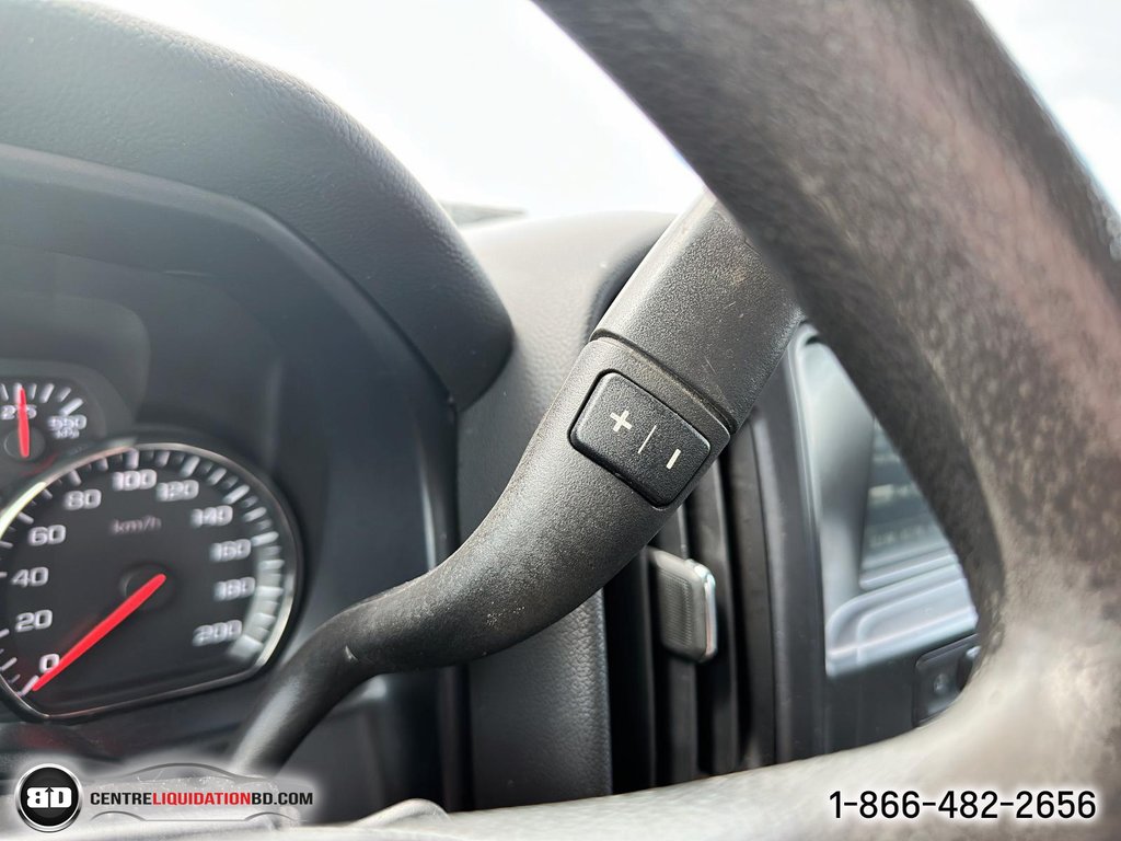 2017  Silverado 1500 LS V8 CREW CAB BOITE 6.5P in Granby, Quebec - 17 - w1024h768px