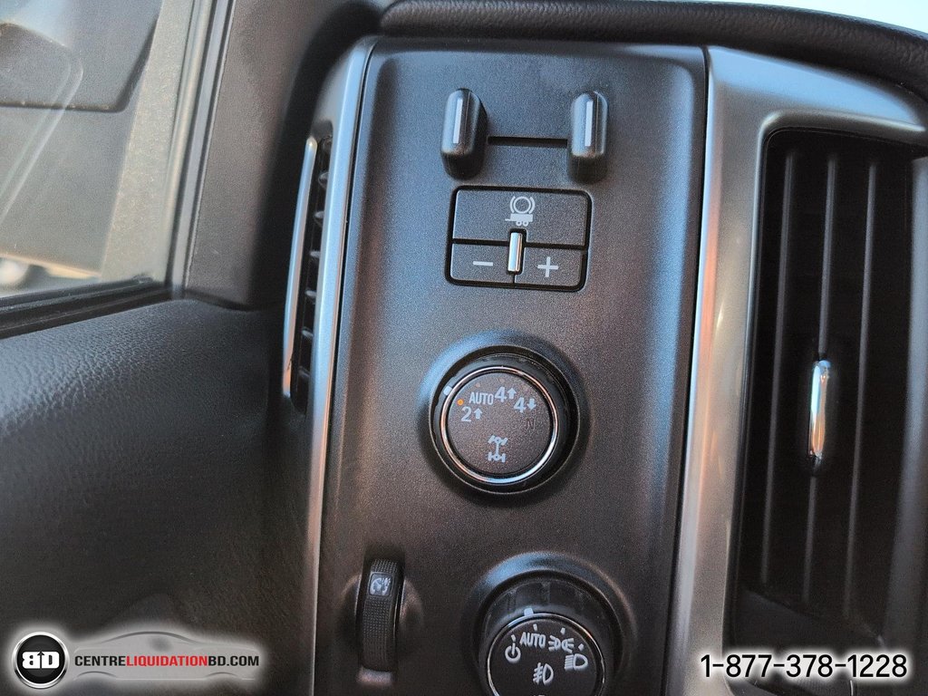 2017 Chevrolet Silverado 1500 LT in Granby, Quebec - 20 - w1024h768px
