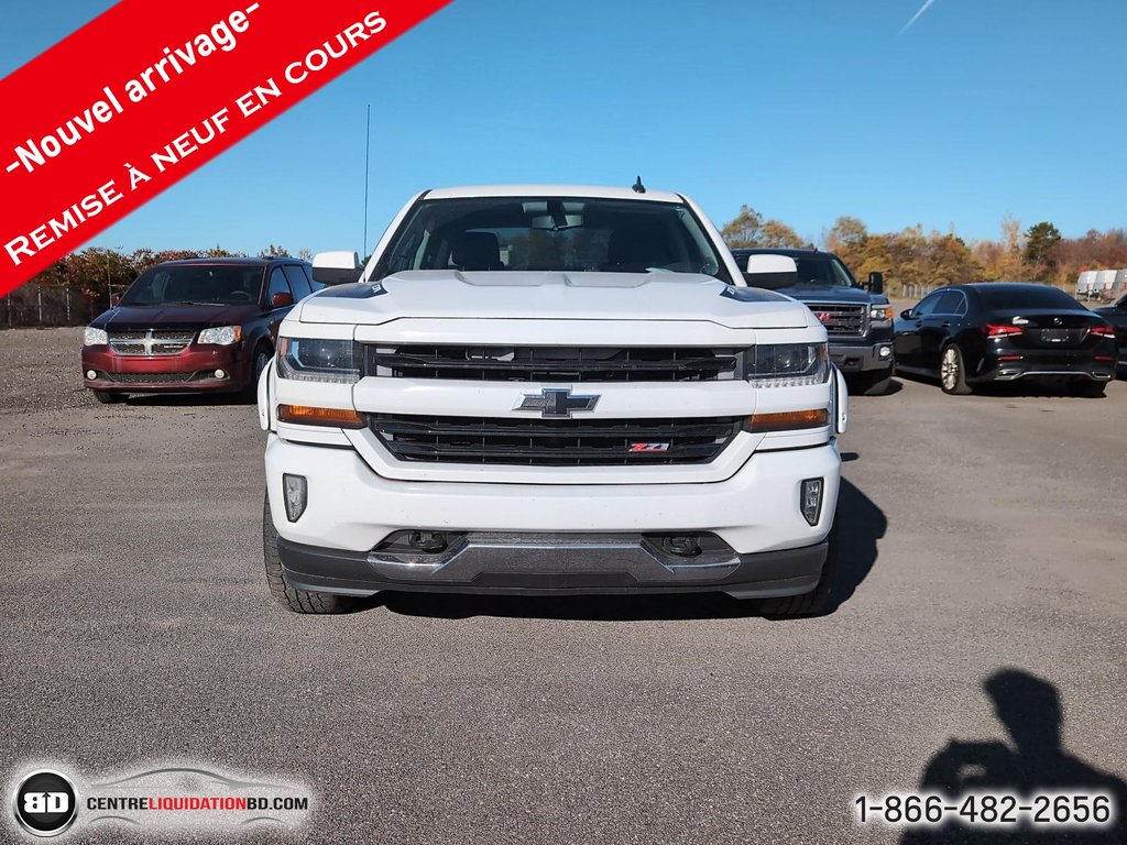 2017 Chevrolet Silverado 1500 LT in Granby, Quebec - 2 - w1024h768px