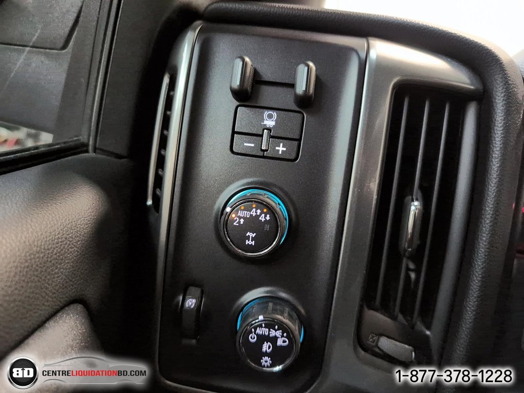 Chevrolet Silverado 1500 LT Z71 V8 5.3L 4X4 CREWCAB BOITE 5.5 2018 à Granby, Québec - 22 - w1024h768px
