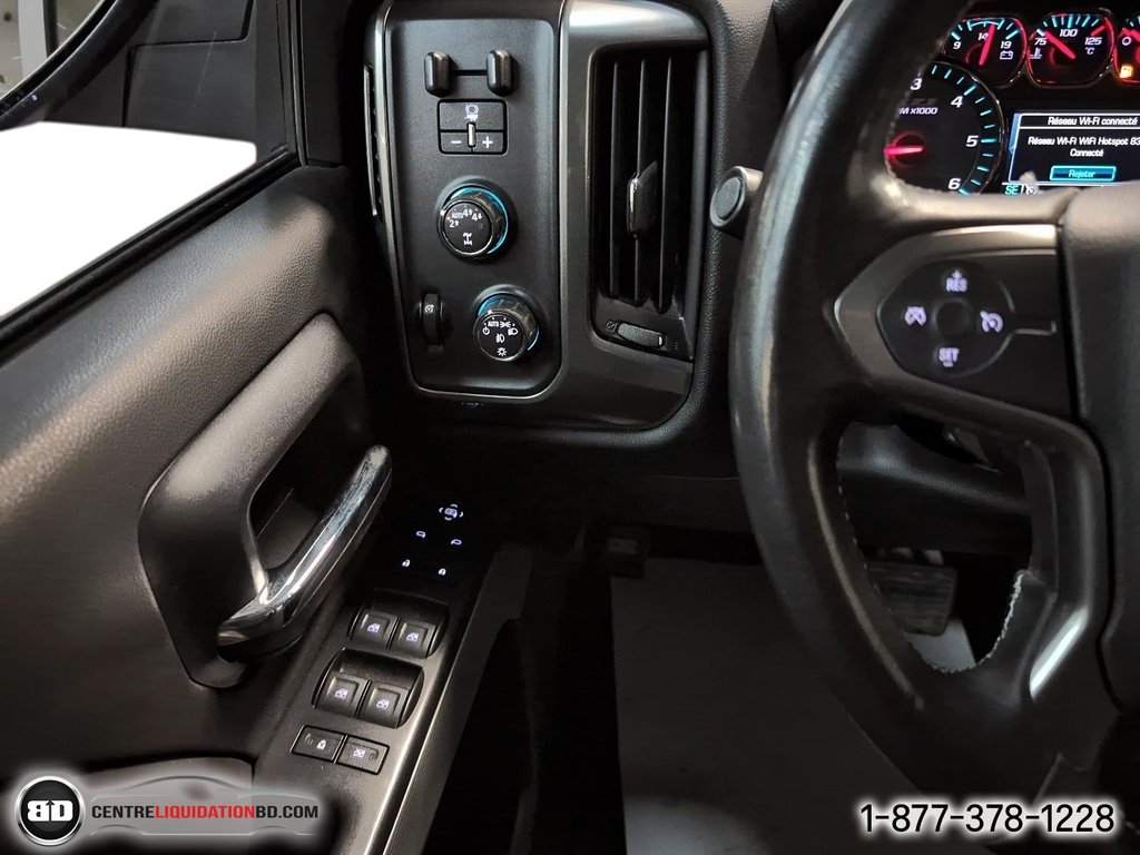Chevrolet Silverado 1500 LT Z71 V8 5.3L 4X4 CREWCAB BOITE 5.5 2018 à Granby, Québec - 17 - w1024h768px