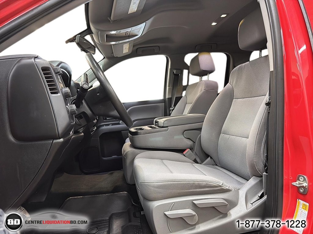 2018 Chevrolet Silverado 1500 Double Cab Custom in Granby, Quebec - 14 - w1024h768px