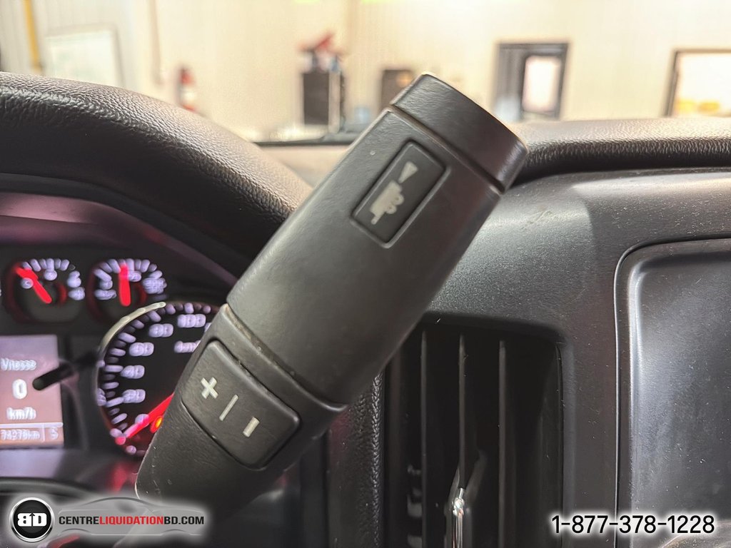 2018 Chevrolet Silverado 1500 Double Cab Custom in Granby, Quebec - 22 - w1024h768px