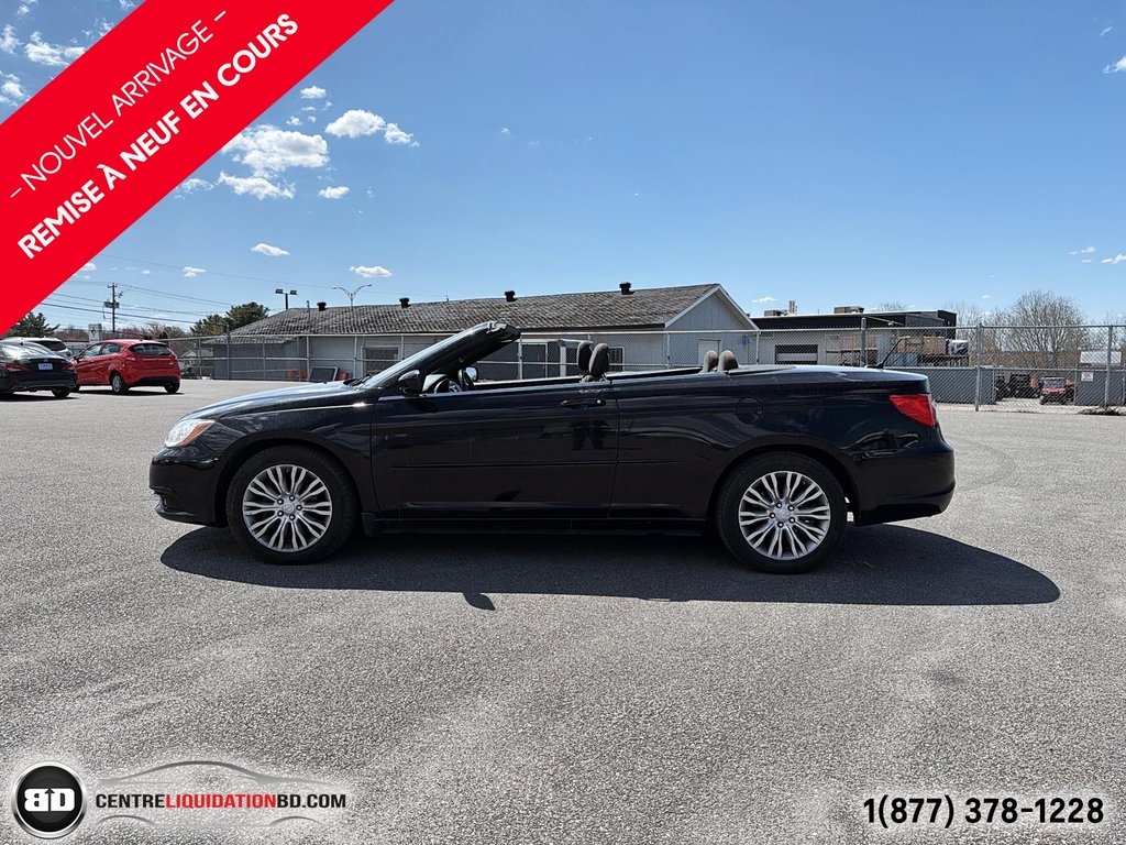 2011 Chrysler 200 Touring in Granby, Quebec - 10 - w1024h768px
