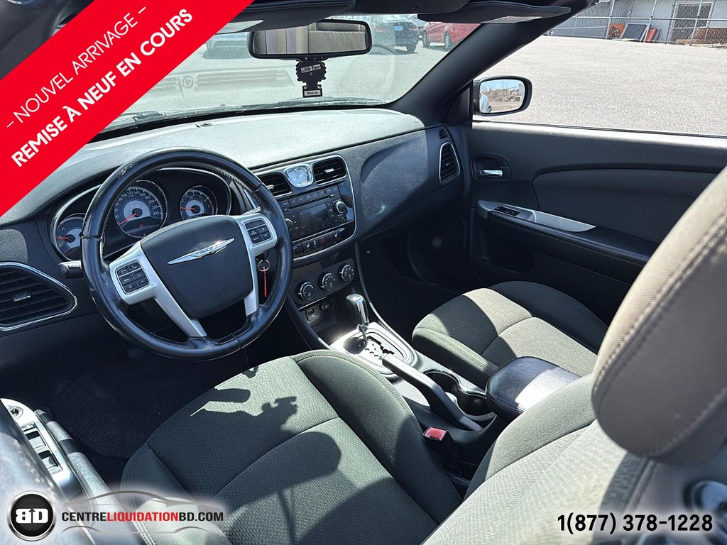 2011 Chrysler 200 Touring in Granby, Quebec - 12 - w1024h768px