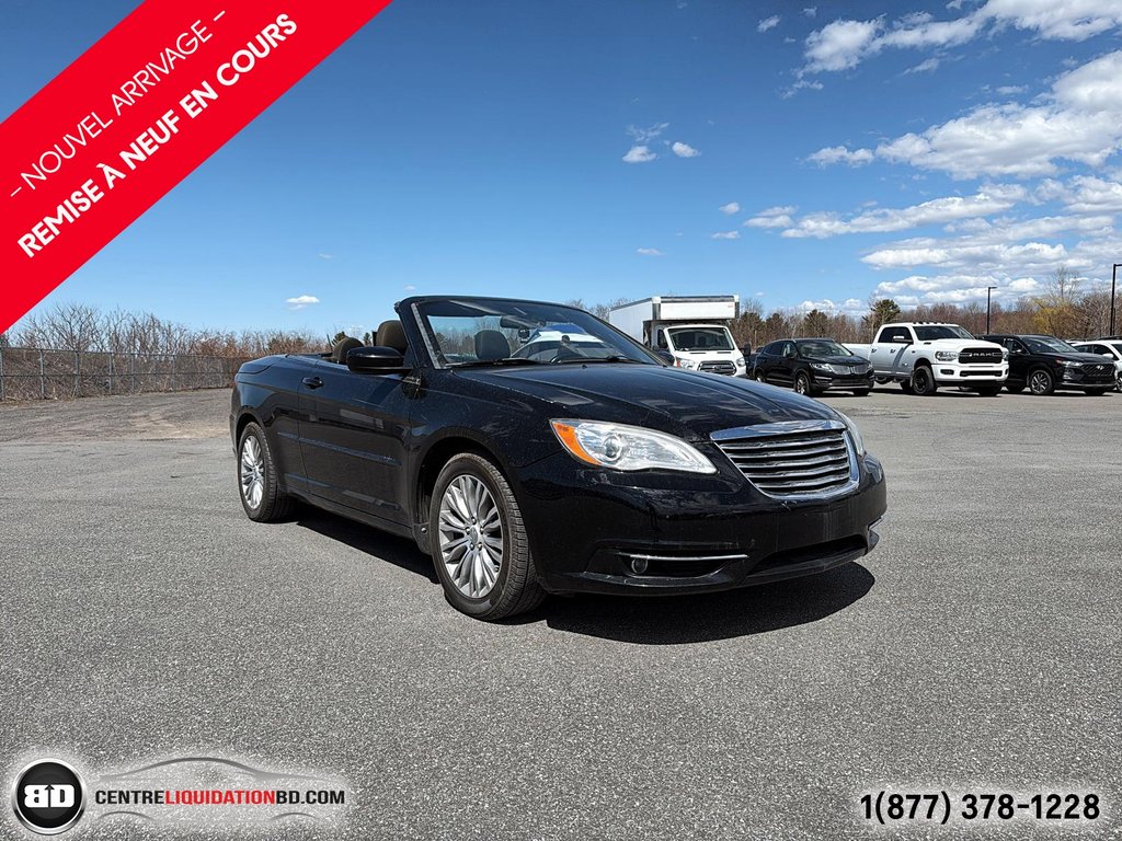 2011 Chrysler 200 Touring in Granby, Quebec - 4 - w1024h768px