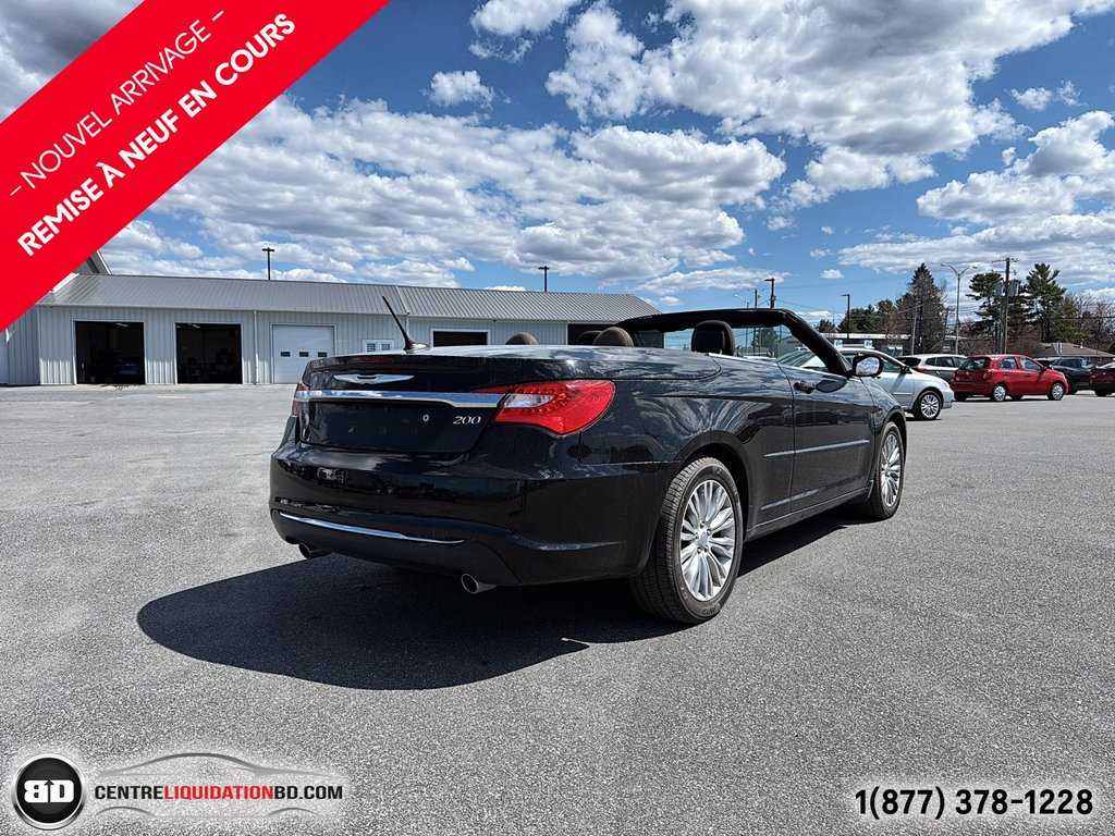 2011 Chrysler 200 Touring in Granby, Quebec - 8 - w1024h768px