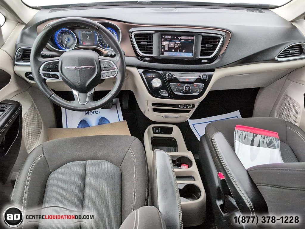 2022 Chrysler Grand Caravan SXT 7 PASSAGERS STOW N GO in Granby, Quebec - 16 - w1024h768px