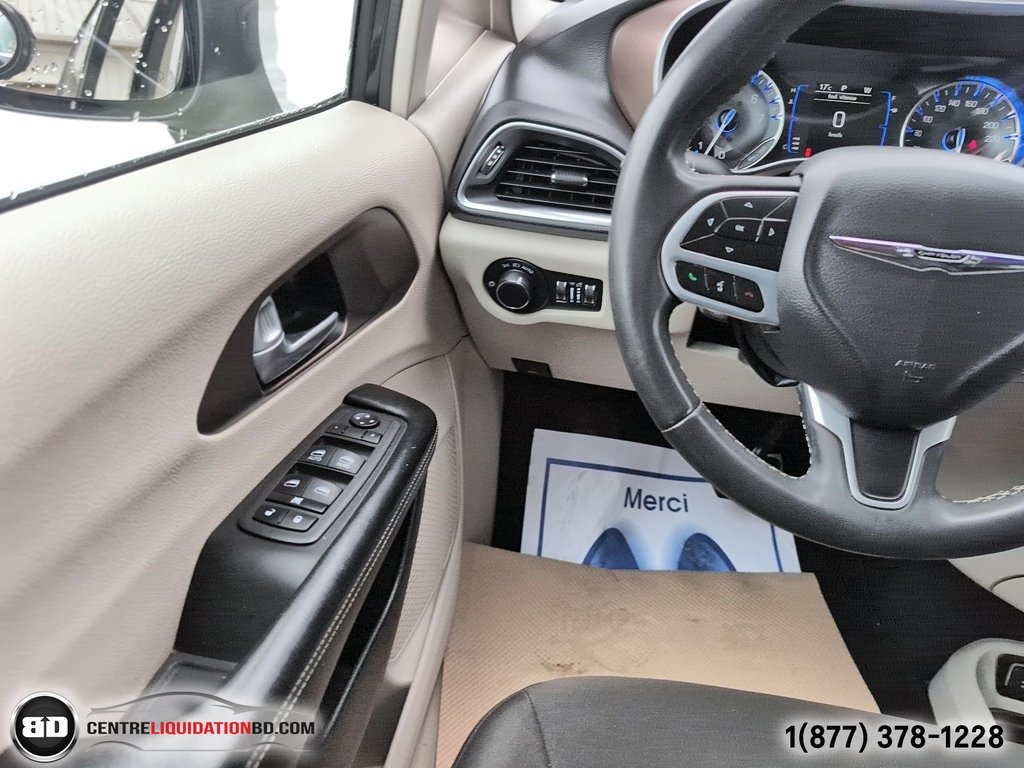 2022 Chrysler Grand Caravan SXT 7 PASSAGERS STOW N GO in Granby, Quebec - 17 - w1024h768px
