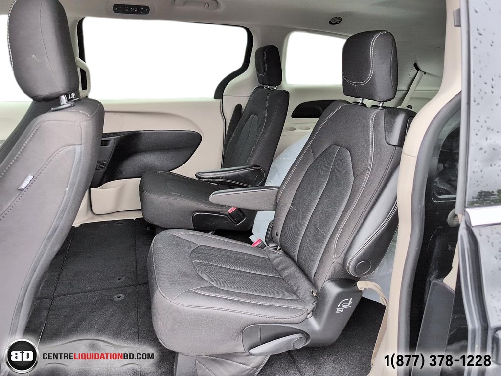 2022 Chrysler Grand Caravan SXT 7 PASSAGERS STOW N GO in Granby, Quebec - 14 - w1024h768px