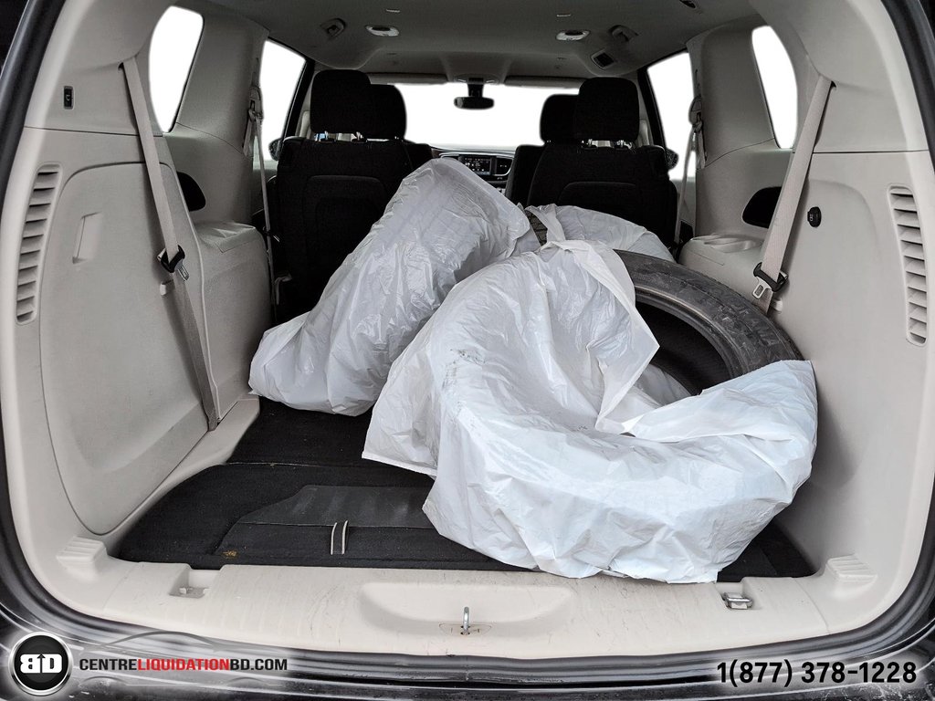 2022 Chrysler Grand Caravan SXT 7 PASSAGERS STOW N GO in Granby, Quebec - 11 - w1024h768px