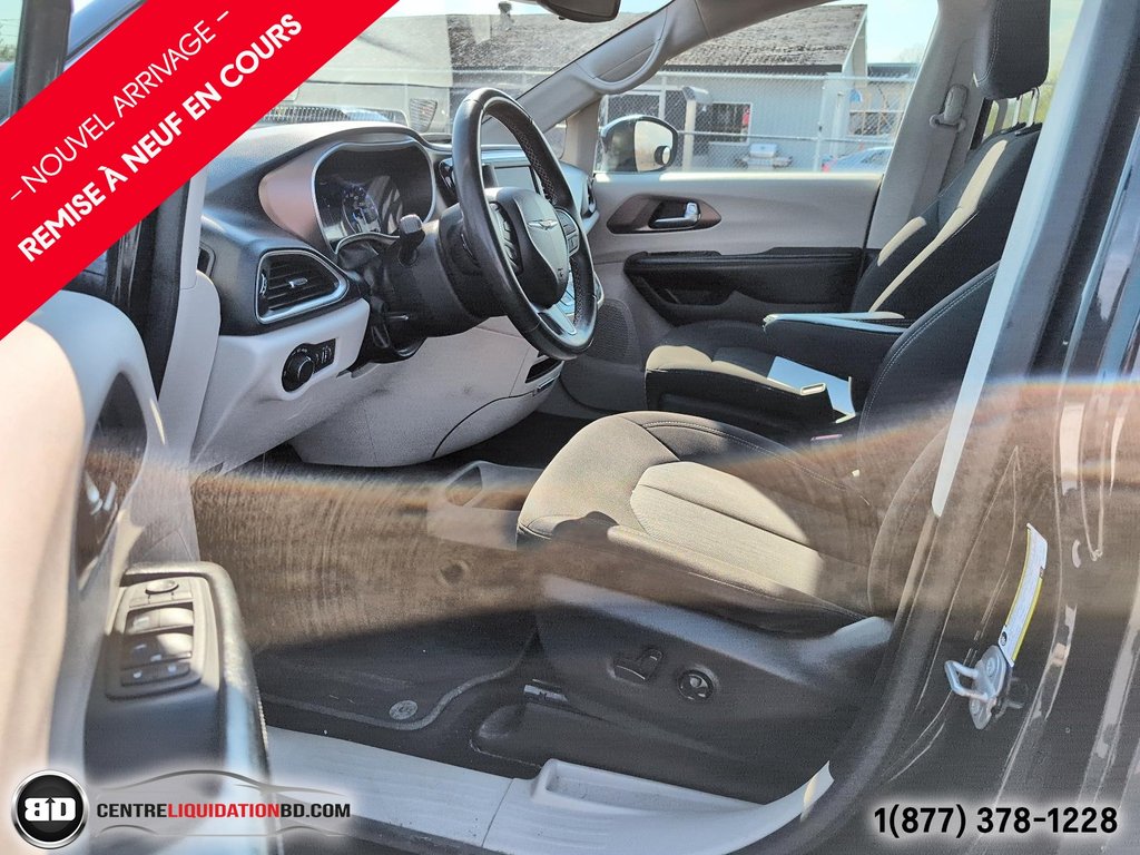 2022 Chrysler Grand Caravan SXT 7 PASSAGERS STOW N GO in Granby, Quebec - 11 - w1024h768px